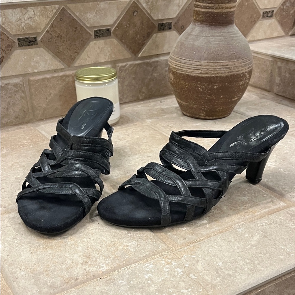90’s Aerosoles Black Strappy Heeled Sandals 9